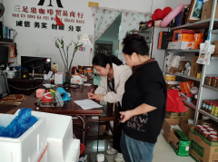 做人员同步开展食物平安宣传指导